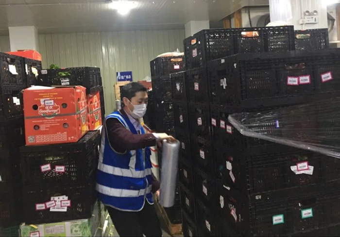 优德88物流员工认真努力中